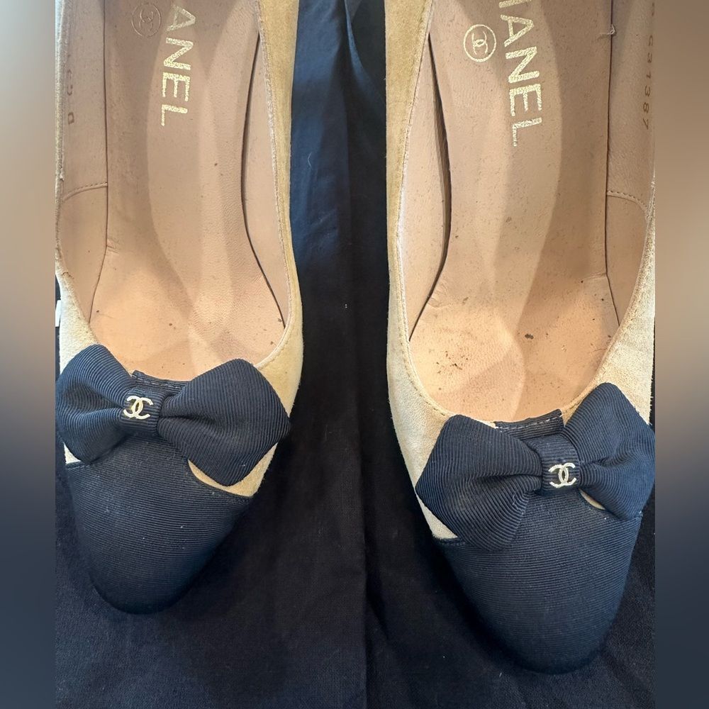 CHANEL Interlocking CC Logo Pumps Women's Size 38.5 - Picture 3 of 8